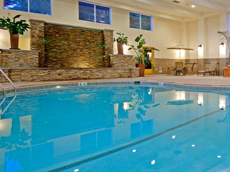 Holiday Inn Resort also offers an indoor pool.